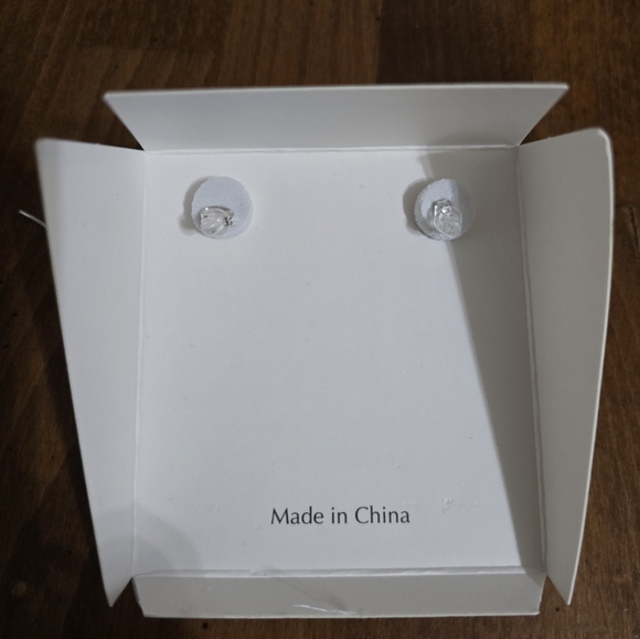 Le MENO Crystal Earrings - Picture 4 of 5